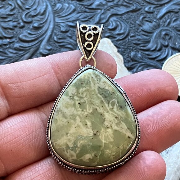 Green Opal Crystal Stone Jewelry Vintage Styled Pendant - Picture 4 of 8